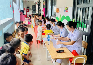 Khám sức khỏe định kỳ miễn phí cho trẻ tại Trường mầm non...