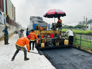 Phường Hố Nai tiến hành thảm nhựa tuyến đường Ngô Xá