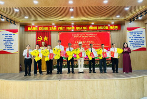 Video Thời sự - Đảng ủy phường Hố Nai kỷ niệm 81 năm Cách mạng Tháng Tám thành công và Quốc khánh 2/9; trao tặng Huy hiệu Đảng cho các đảng viên đợt 2/9