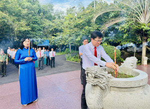 Video Thời sự - Phường Hố Nai dâng hương tưởng niệm các anh hùng liệt sĩ nhân kỷ niệm 81 năm Cách mạng Tháng Tám thành công và Quốc khánh 2/9