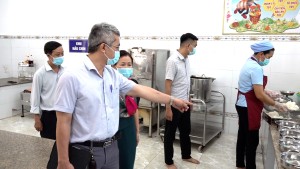 Ban Văn hóa  - Xã hội HĐND phường Hố Nai giám sát việc thực...
