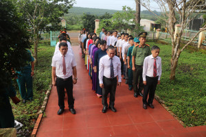 Hưng Phước viếng đài tưởng niệm nhân kỷ niệm 78 năm ngày Thương binh Liệt sĩ 27-7