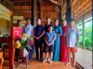 Hưng Phước : Chủ tịch Ủy ban MTTQVN Nguyễn Văn Dũng cùng đại diện lãnh đạo Công ty Real Logistic thăm, tặng quà 5 gia đình chính sách nhân dịp 27/7