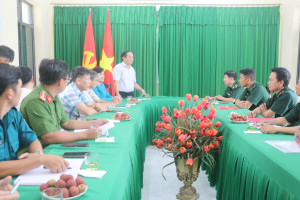 Bí thư đảng ủy xã Hưng Phước thăm, động viên các đồn biên phòng đóng quân trên địa bàn