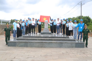 Lan tỏa yêu thương, tiếp sức đến trường cùng học sinh nghèo vùng biên giới