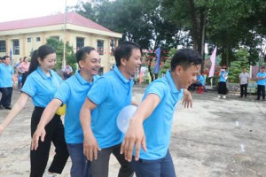 UBND XA TỔ CHỨC KỶ NIỆM 80 THANH LẬP CÁC CƠ QUAN, PHÒNG BAN KHỐI NHÀ NƯỚC