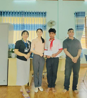 HỘI LHPN XÃ HƯNG PHƯỚC TRAO KINH PHÍ CHƯƠNG TRÌNH “MẸ ĐỠ ĐẦU” CHO CHÁU ĐIỂU NHUẬN