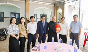  Hưng Phước: chúc mừng lễ Thánh bổn mạng và cầu bình yên giáo xứ Châu Ninh