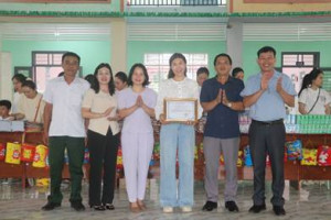 Trao tặng 1.400 phần quà Trung thu cho trẻ em xã Hưng Phước