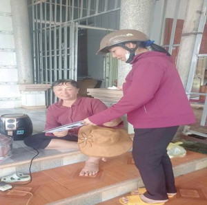 Hội LHPN xã Hưng Phước phối hợp Trạm Y tế tuyên truyền...