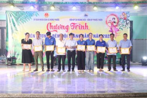 Biên cương - Đêm hội trăng rằm: Ấm áp tình quân dân, thắp sáng ước mơ thiếu nhi