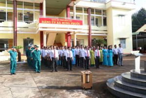 Hưng Phước: Chào cờ đầu tháng 10 gắn với Quyên góp ủng hộ đồng bào miền Trung bị ảnh hưởng do bão số 10 trên 27 triệu đồng