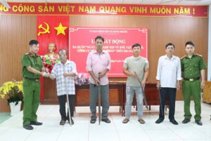 Xã Hưng Phước ra quân Ngày hội giao nộp vũ khí, vật liệu nổ và pháo nổ Tăng cường An ninh Trật tự