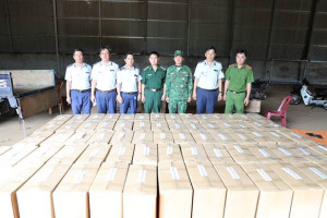 TỔ CÔNG TÁC LIÊN NGÀNH GIỮ LÔ HÀNG BÁNH KẸO KHÔNG RÕ NGUỒN GỐC