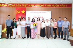 UBND xã Hưng Phước trao Quyết định thành lập Trạm Y tế xã