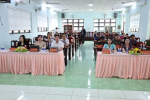 Lãnh đạo, cán bộ, đảng viên và nhân dân xã Hưng Phước tổ chức theo dõi Lễ khai mạc Đại hội đại biểu toàn quốc lần thứ XIV của Đảng.