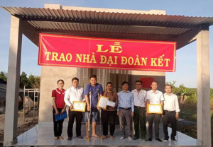 XÃ HƯNG PHƯỚC TỔ CHỨC LỄ TRAO NHÀ ĐẠI ĐOÀN KẾT CHO HỘ KHÓ KHĂN