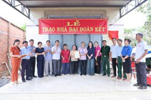 Chào mừng thành công Đại hội đại biểu toàn quốc: Hưng Phước bàn giao 2 căn nhà “Đại đoàn kết”