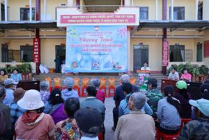 Xã Hưng Phước trao quà Tết cho 200 hộ dân có hoàn cảnh khó khăn