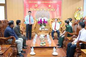 Đoàn công tác huyện Keosima (Mondulkiri, Campuchia) thăm, chúc Tết tại xã Hưng Phước