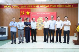 Các xã nội địa hướng về biên giới, thăm và chúc Tết xã Hưng Phước