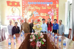 Các tổ chức tôn giáo đến thăm và chúc Tết Ủy ban MTTQ Việt Nam xã Hưng Phước
