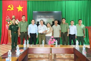 Lãnh đạo xã Hưng Phước Thăm, chúc Tết và động viên Ban điều hành các ấp nhân dịp đầu xuân