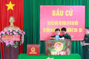Cán Bộ, Chiến Sĩ Cùng Người Dân Xã Vùng Biên Nô Nức Đi Bầu Cử