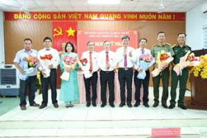 Kỳ họp thứ nhất HĐND xã Hưng Phước khóa XII, bầu chức danh...