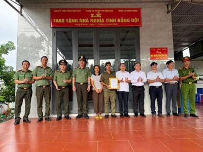 LÃNH ĐẠO BỘ CÔNG AN BÀN GIAO NHÀ “NGHĨA TÌNH ĐỒNG ĐỘI” CHO LỰC LƯỢNG AN NINH CƠ SỞ XÃ HƯNG PHƯỚC