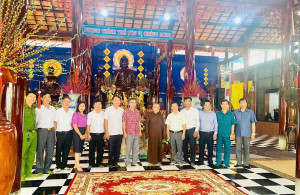 Lãnh đạo xã Hưng Thịnh tổ chức đến thăm các cơ sở tôn giáo trên địa bàn xã