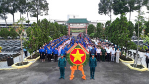 Quan cảnh buổi lễ thắp nến tri ân