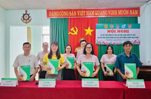 Ký kết hợp đồng về việc thực hiện ủy thác cho vay giữa NHCSXH Trảng Bom với các tổ chức chính trị - xã hội nhận ủy thác tại xã Hưng Thịnh