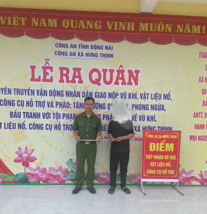 Công an xã Hưng Thịnh ra quân tuyên truyền nhân dân giao nộp, vũ khí, vật liệu nổ, công cụ hỗ trợ và pháo