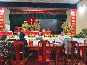 Ngân hàng Chính sách xã hội Trảng Bom thực hiện phiên giao...