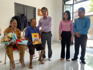 Xã Hưng Thịnh trao tặng 20 sổ tiết kiệm tình nghĩa nhân dịp tết Nguyên đán Bính Ngọ 2026