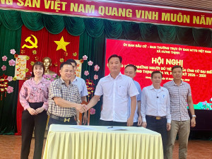 Hưng Thịnh bàn giao biên bản hiệp thương lần thứ ba và danh sách 42 người đủ tiêu chuẩn ứng cử đại biểu HĐND xã khóa VII