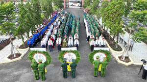 81 tân binh xã Hưng Thịnh viếng nghĩa trang liệt sỹ trước khi lên đường nhập ngũ năm 2026