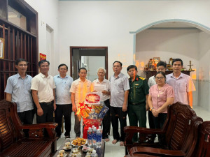 Xã Hưng Thịnh thăm tặng quà các gia đình chính sách, người có công