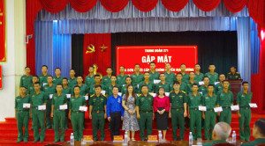 XÃ HƯNG THỊNH THĂM HỎI, ĐỘNG VIÊN CHIẾN SĨ MỚI TẠI TRUNG ĐOÀN 271, SƯ ĐOÀN 5, QUÂN KHU 7