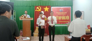 Chi bộ ấp Bàu Cá xã Hưng Thịnh tổ chức Lễ kết nạp đảng viên mới cho các quần chúng ưu tú tình nguyện viết đơn xin nhập ngũ năm 2027
