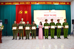 Khen thưởng đột xuất cho Công an xã Hưng Thịnh trong công tác đấu tranh phòng, chống tội phạm
