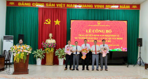 XÃ HƯNG THỊNH CÔNG BỐ QUYẾT ĐỊNH SÁP NHẬP CÁC ĐƠN VỊ SỰ NGHIỆP GIÁO DỤC VÀ CÔNG TÁC CÁN BỘ