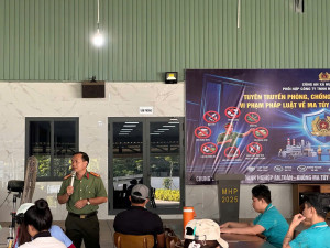 Công an xã Hưng Thịnh phối hợp tuyên truyền, phổ biến pháp luật cho công nhân lao động