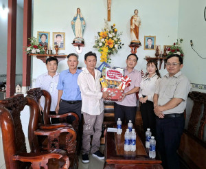 Xã Hưng Thịnh tổ chức thăm hỏi, tặng quà gia đình chính sách, người có công nhân Kỷ niệm 79 năm Ngày Thương binh - Liệt sĩ (27/7/1947 - 27/7/2026)