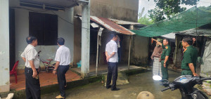 Ủy ban MTTQ Việt Nam xã Hưng Thịnh phối hợp với Trung đoàn 96, Quân khu 7 khảo sát thực tế để hỗ trợ xây dựng Nhà tình nghĩa Quân – Dân