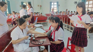 Trường THCS Phan Chu Trinh tổ chức khám sức khỏe cho học sinh
