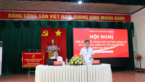 Bí thư Đảng ủy và Chủ tịch UBND xã Hưng Thịnh đối thoại trực tiếp với người dân