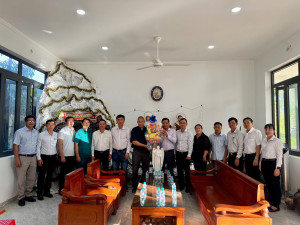 ĐẢNG ỦY XÃ LA NGÀ THĂM, CHÚC MỪNG CÁC CƠ SỞ CÔNG GIÁO NHÂN DỊP LỄ GIÁNG SINH