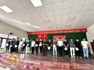 LỄ TRAO QUYẾT ĐỊNH GỌI CÔNG DÂN NHẬP NGŨ VÀ THỰC HIỆN NGHĨA...